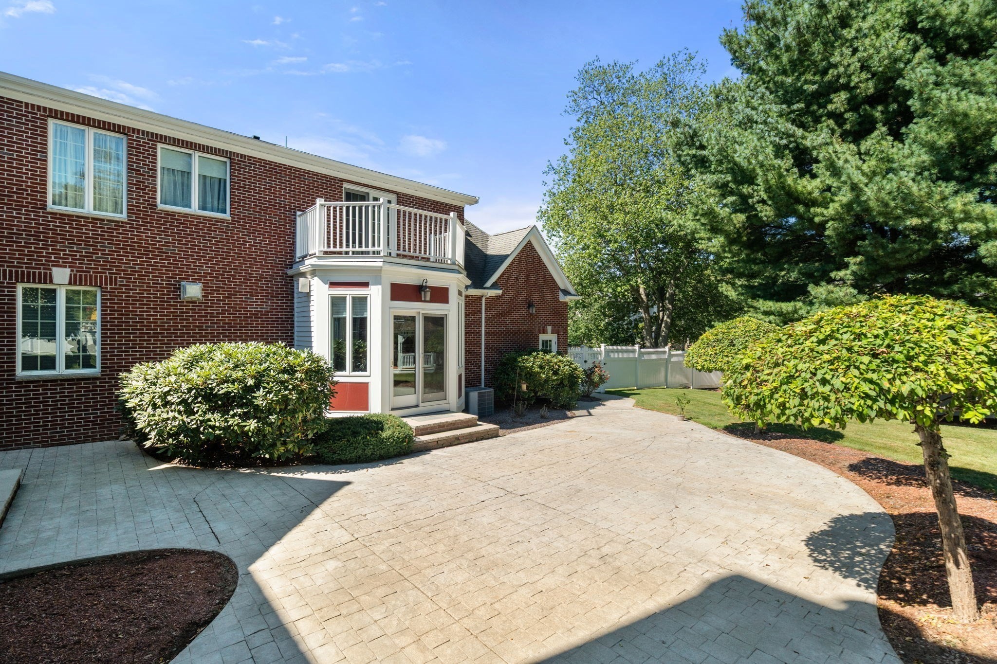 5 Elizabeth Way