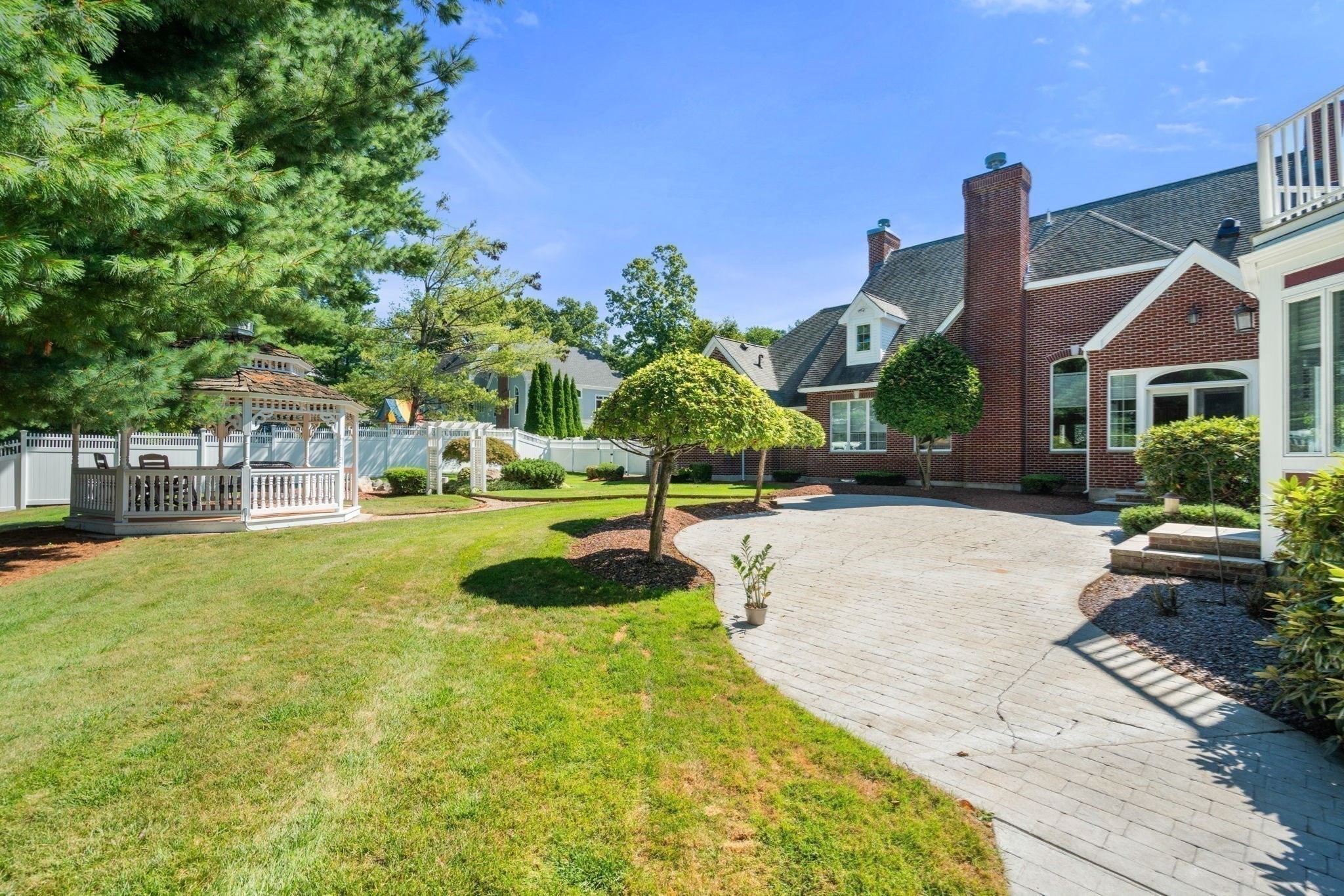 5 Elizabeth Way