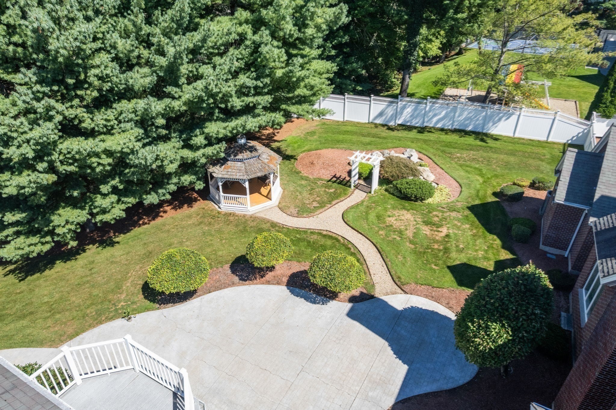 5 Elizabeth Way