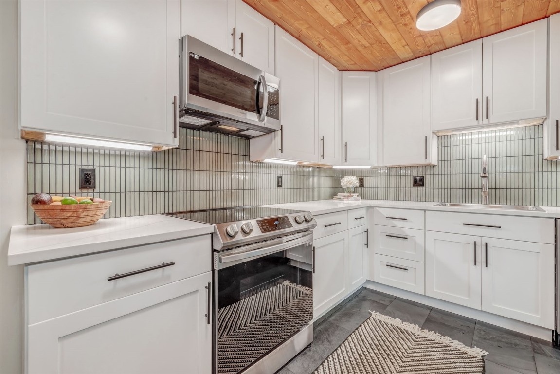 3020 Village DRIVE 211