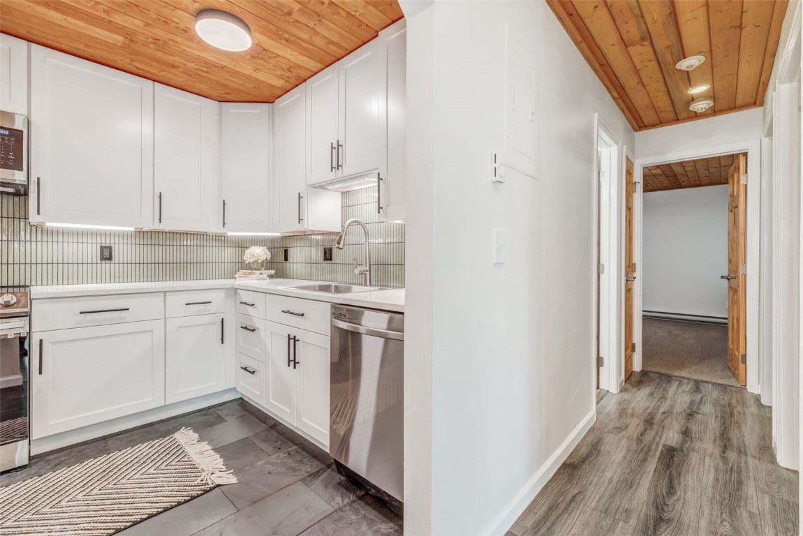 3020 Village DRIVE 211