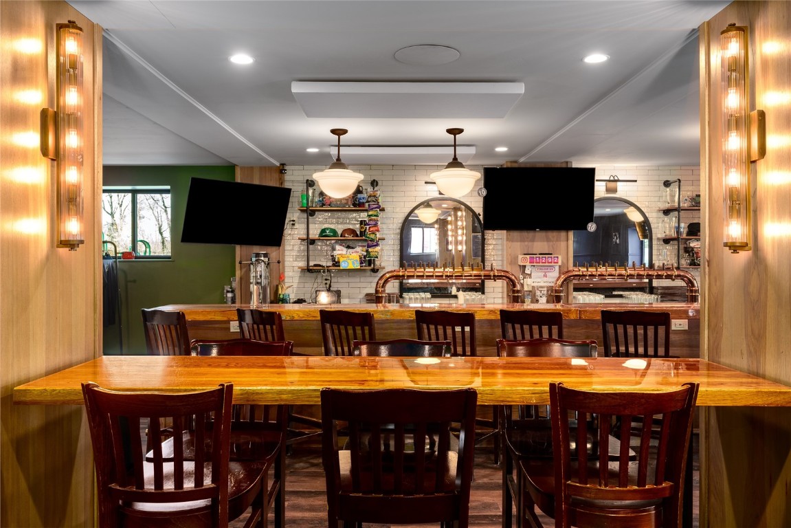 1125 Lincoln AVENUE 100