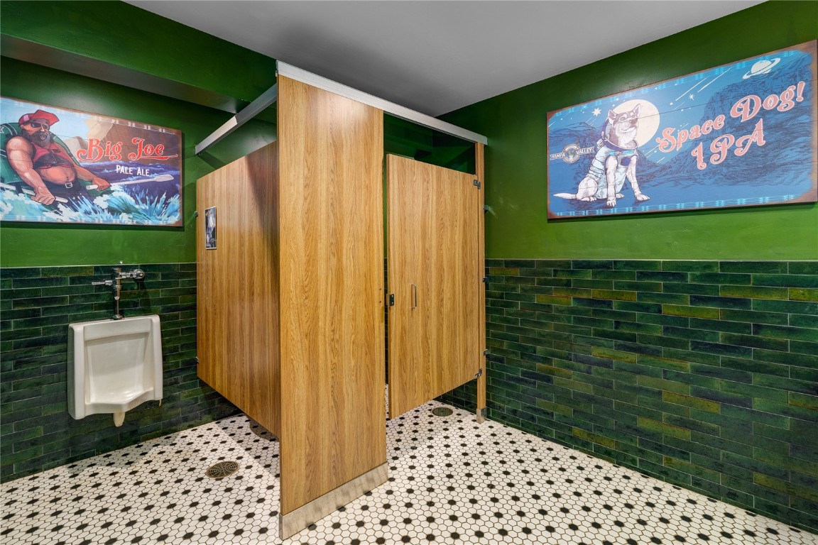 1125 Lincoln AVENUE 100