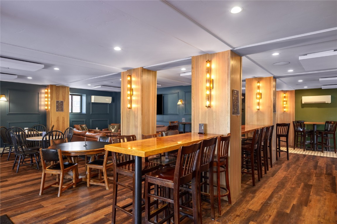 1125 Lincoln AVENUE 100