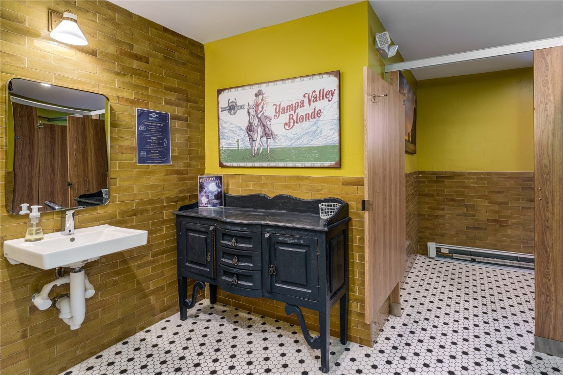 1125 Lincoln AVENUE 100