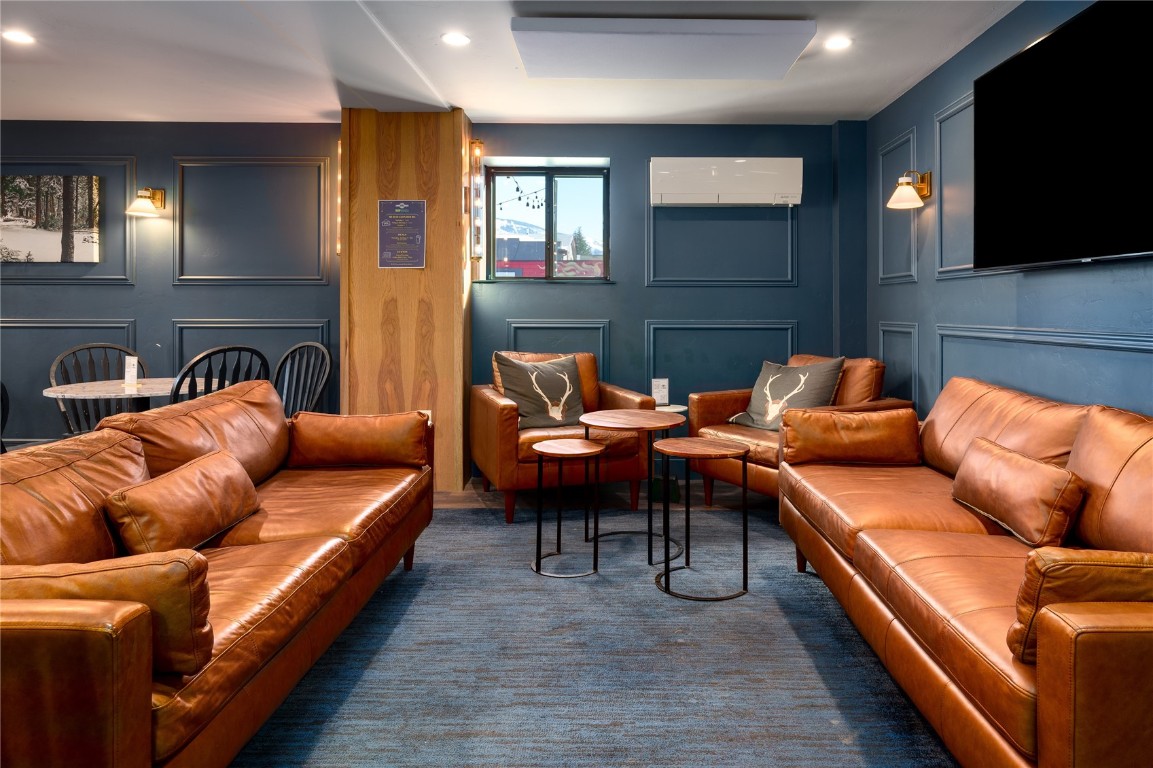 1125 Lincoln AVENUE 100