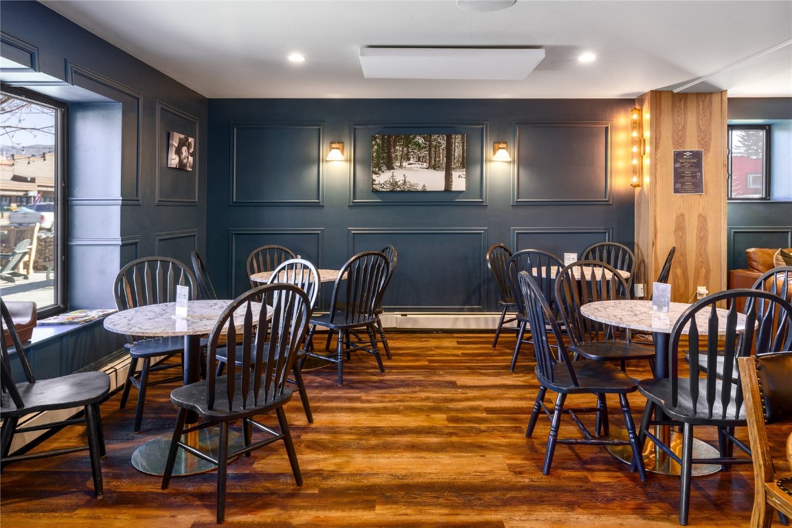 1125 Lincoln AVENUE 100