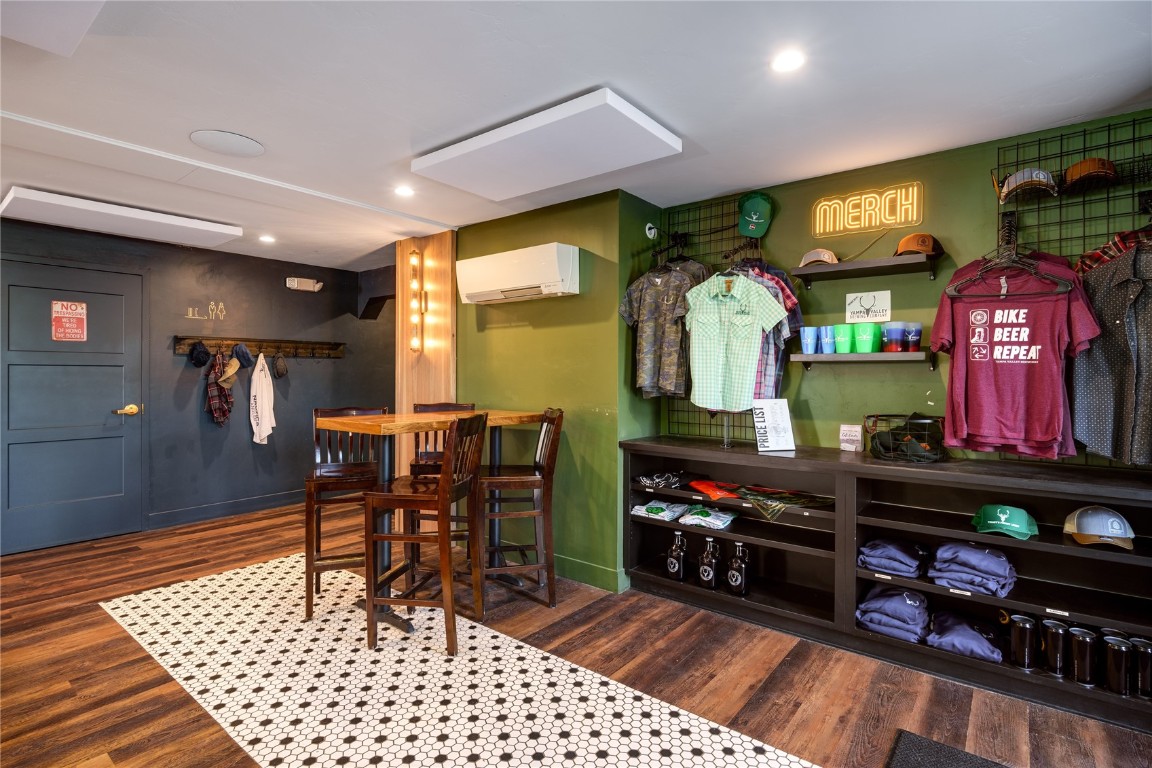 1125 Lincoln AVENUE 100