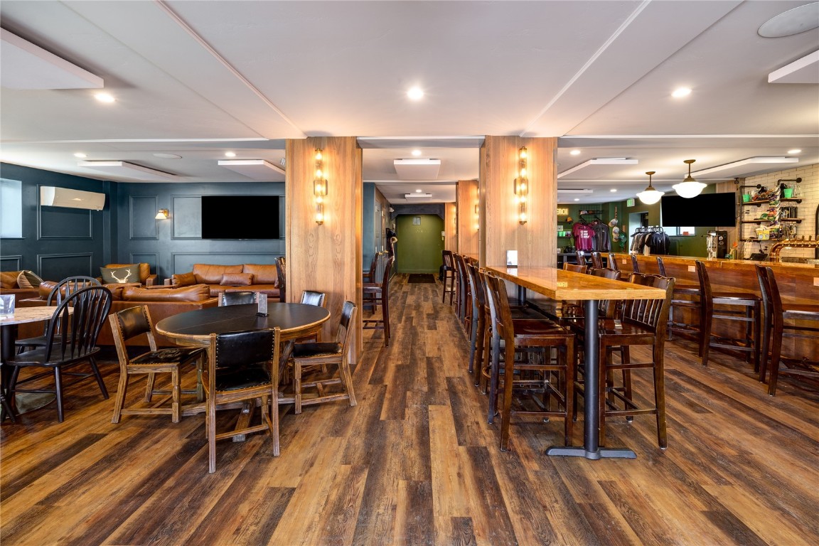 1125 Lincoln AVENUE 100