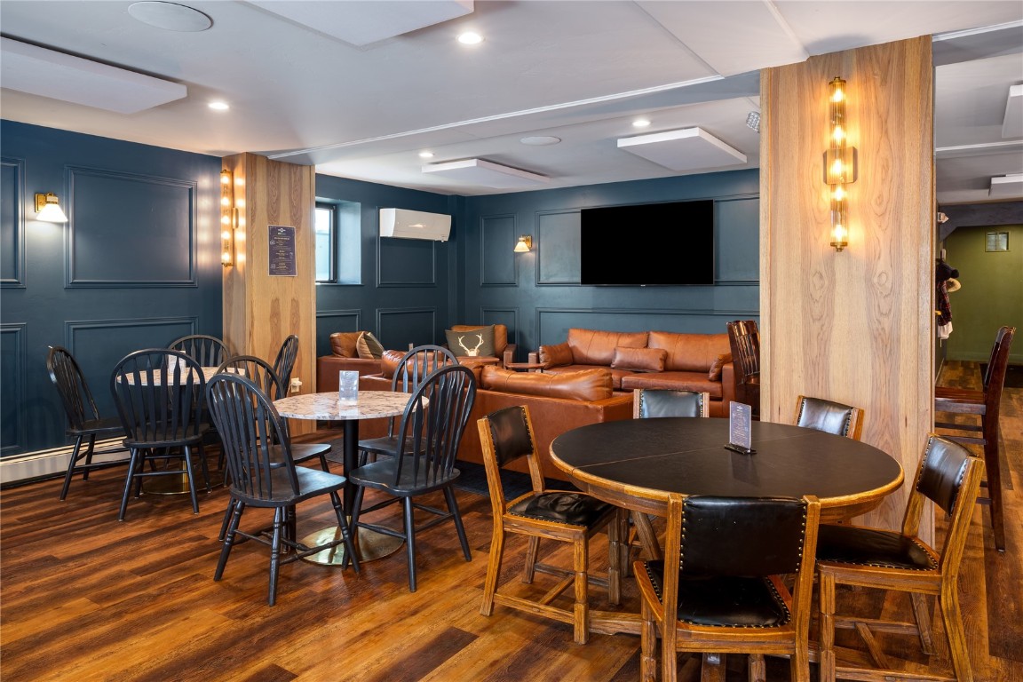 1125 Lincoln AVENUE 100