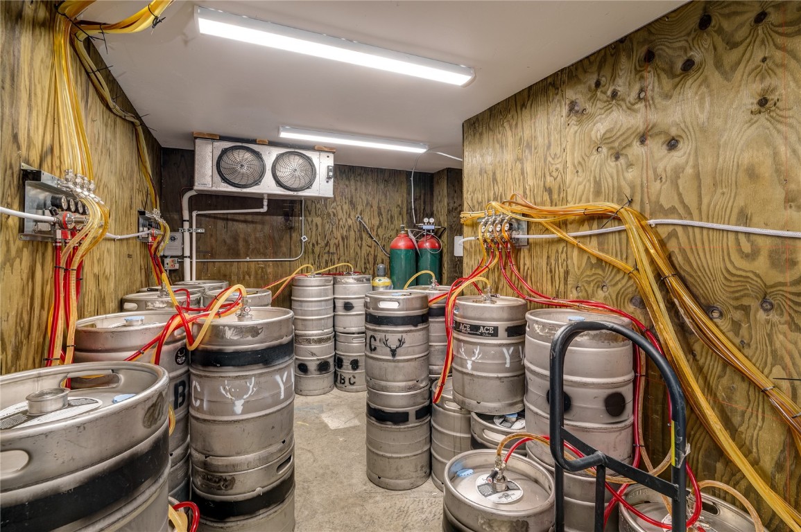 1125 Lincoln AVENUE 100