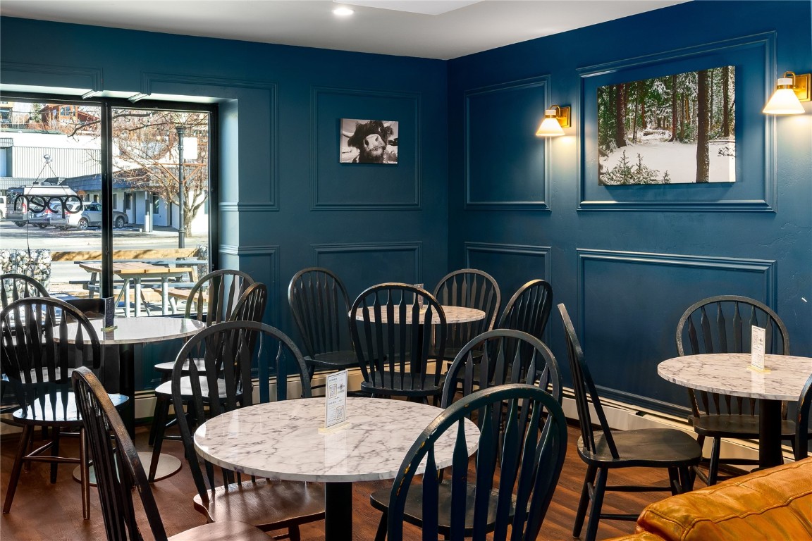 1125 Lincoln AVENUE 100