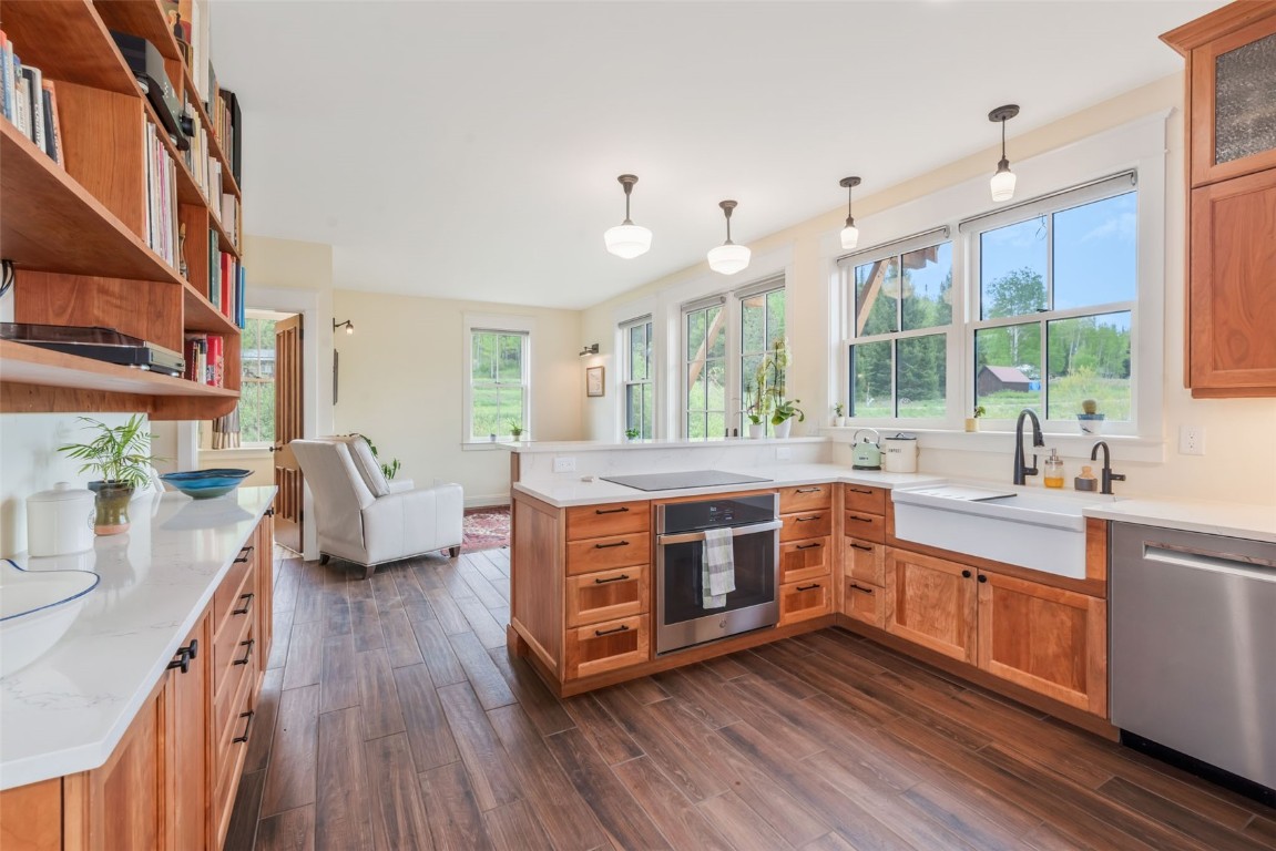 25640 + LOT 6th AVENUE