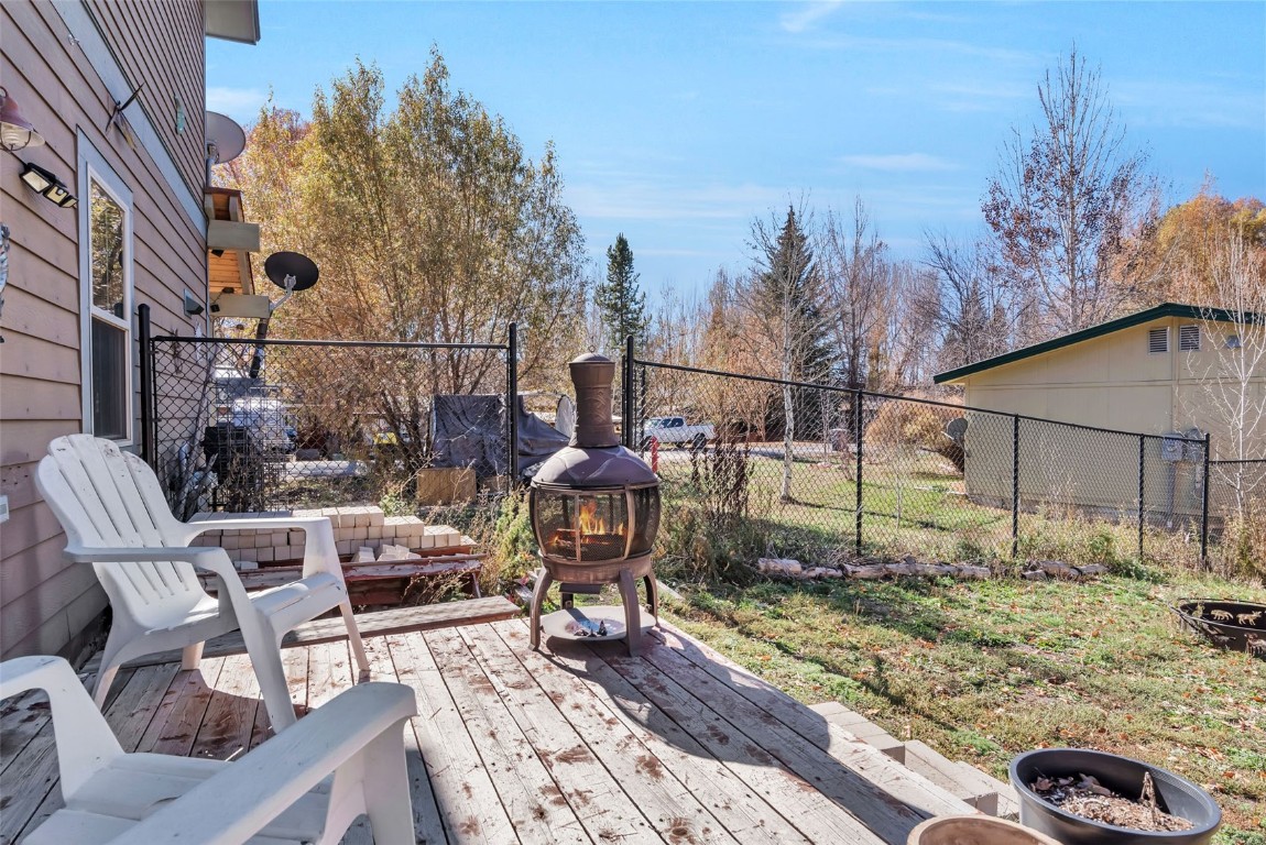 2752 Honeysuckle LANE