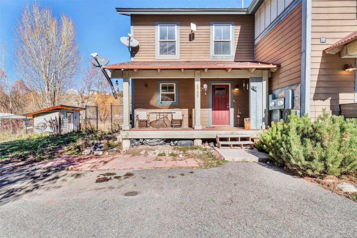 2752 Honeysuckle LANE