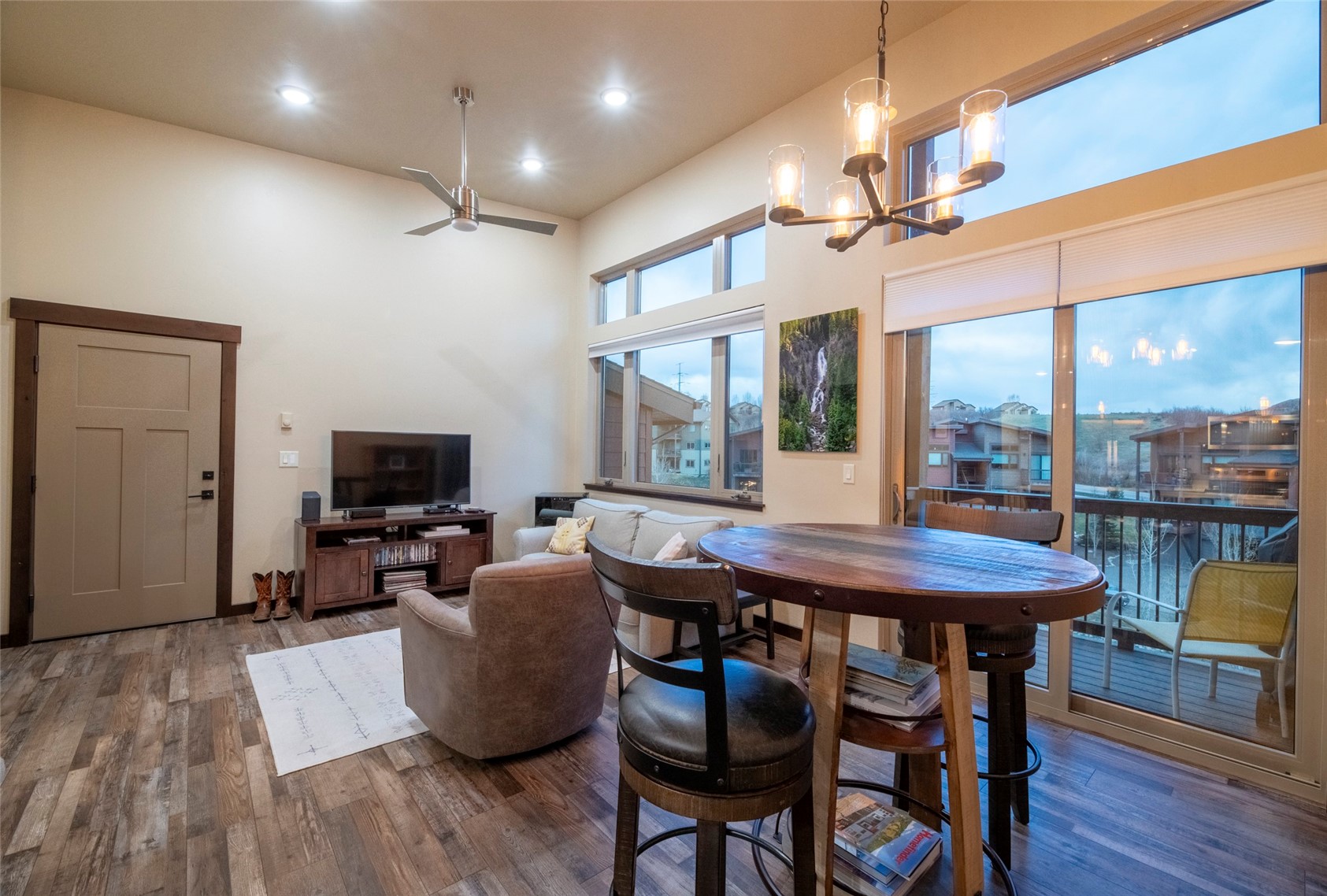 330 Fox Springs CIRCLE S 303