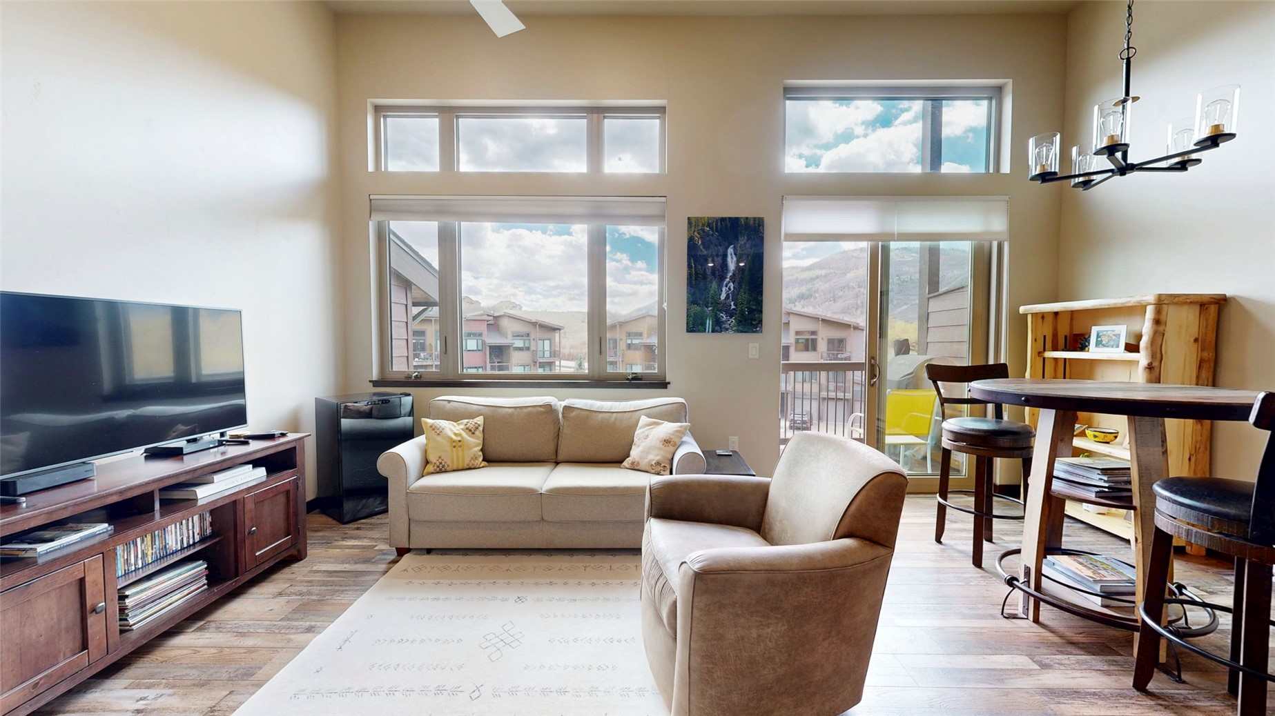 330 Fox Springs CIRCLE S 303