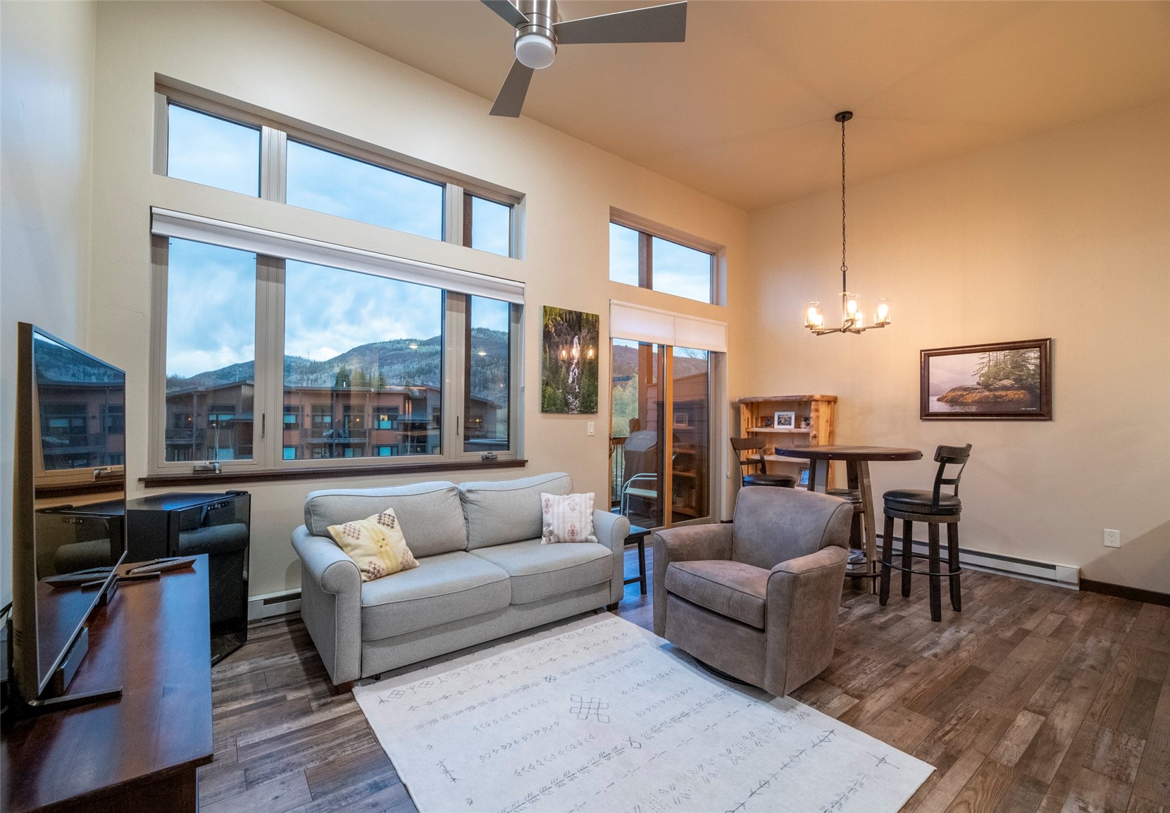 330 Fox Springs CIRCLE S 303