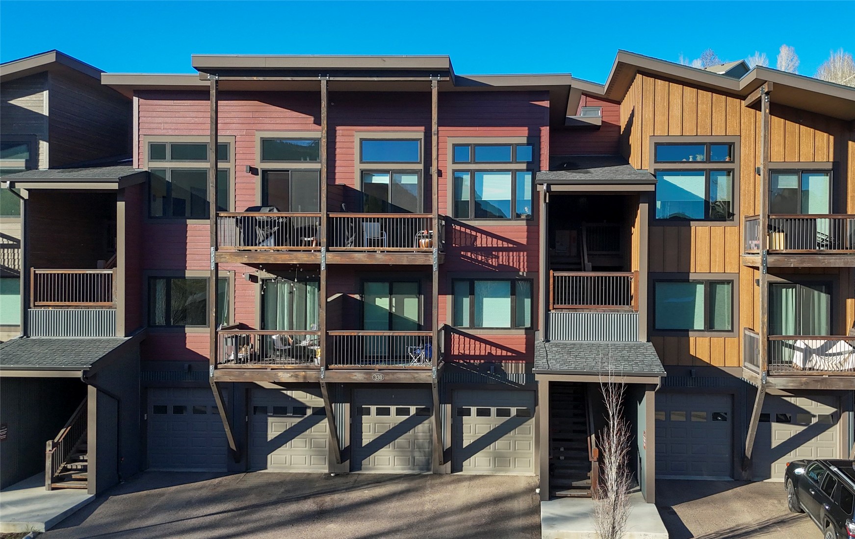 330 Fox Springs CIRCLE S 303