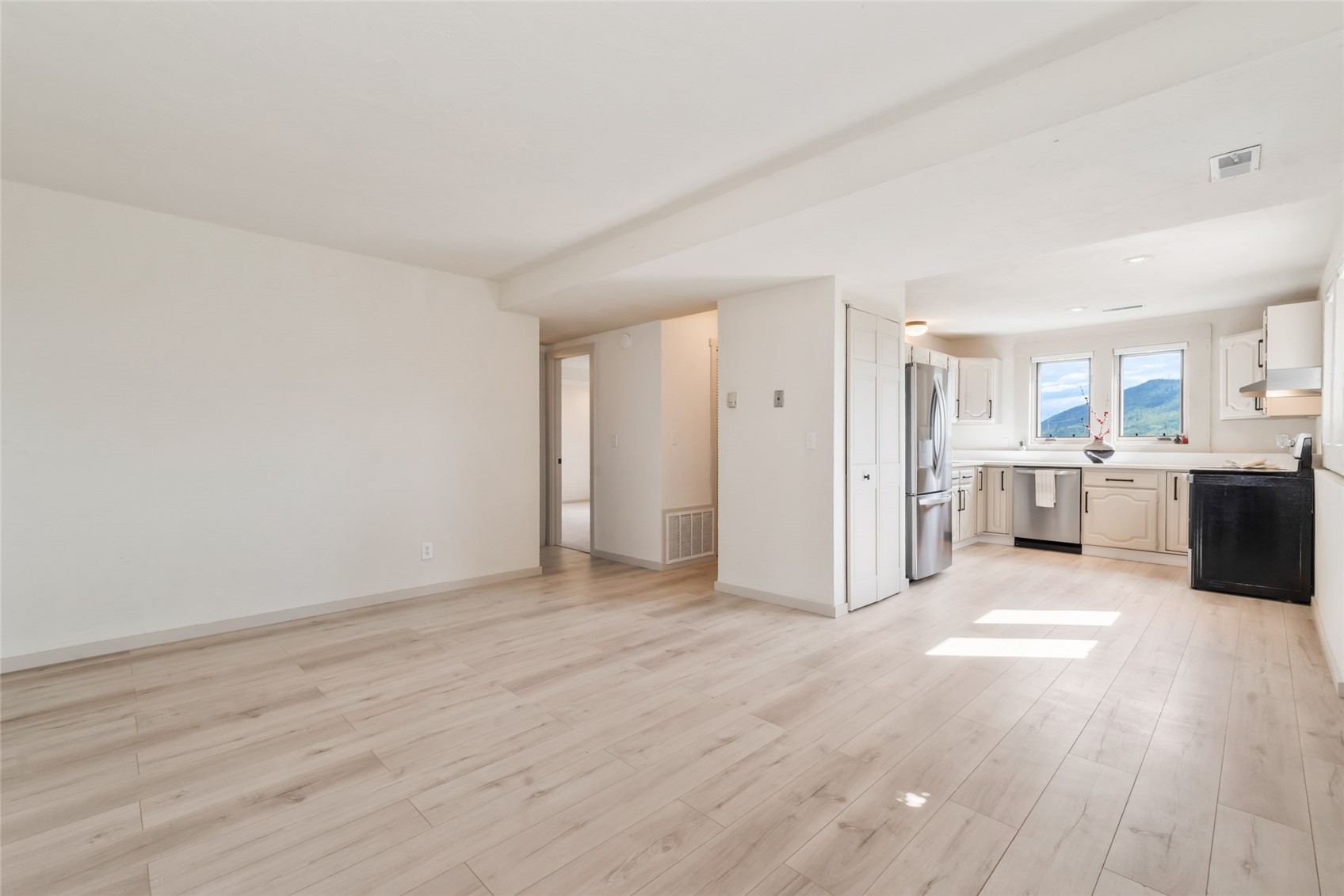 494 Tamarack DRIVE