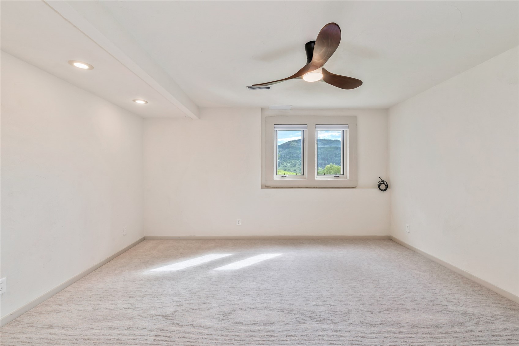 494 Tamarack DRIVE