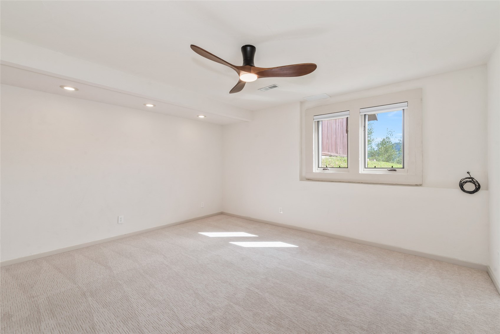 494 Tamarack DRIVE