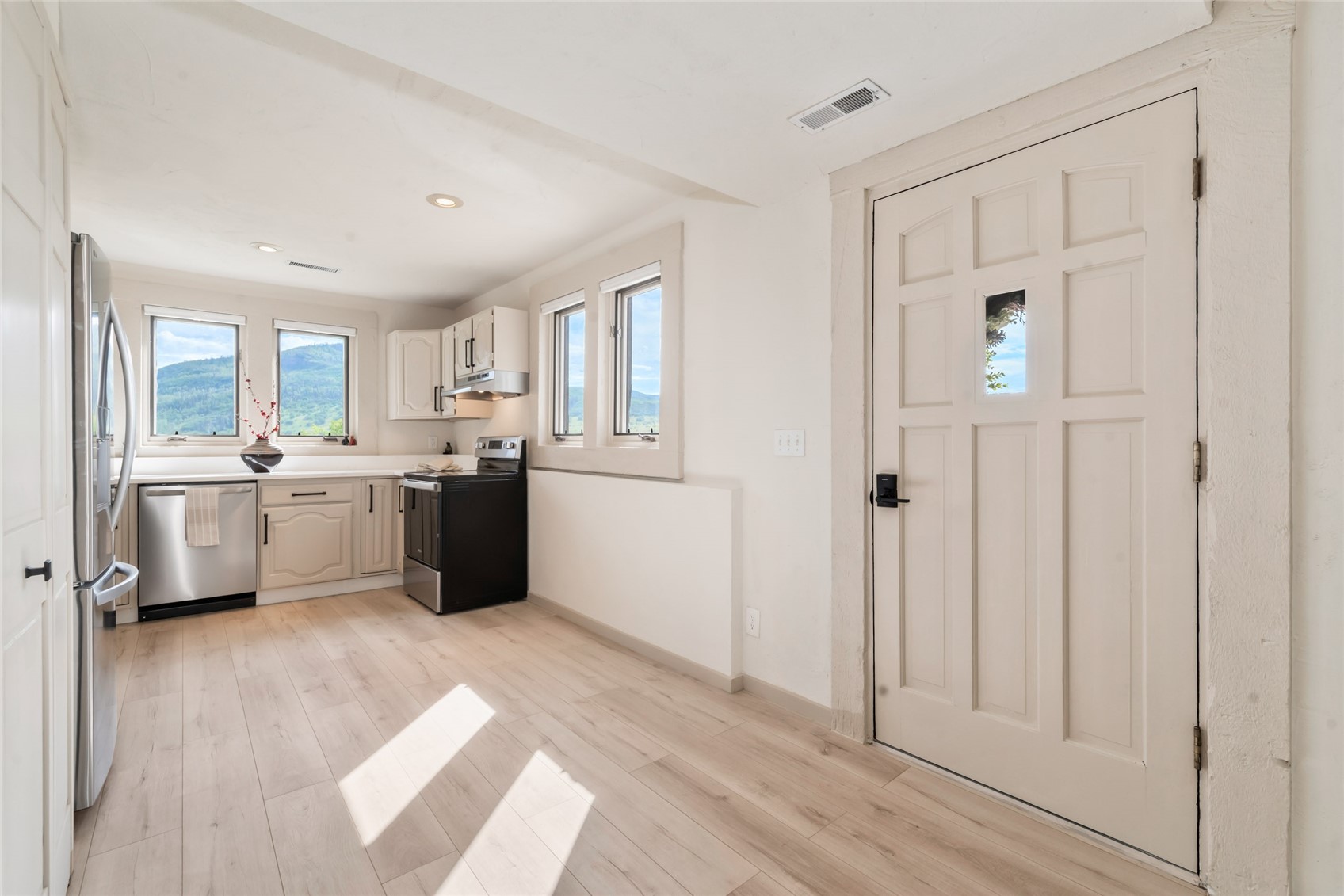 494 Tamarack DRIVE