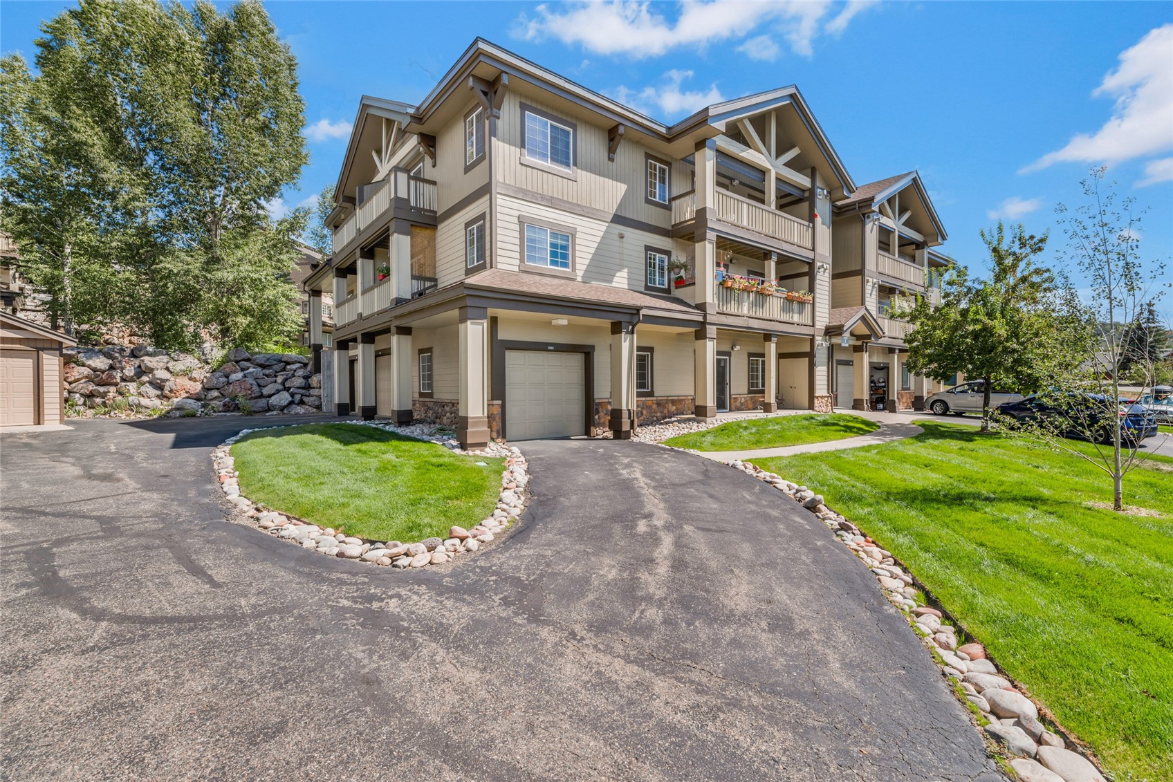 3370 Columbine DRIVE 101