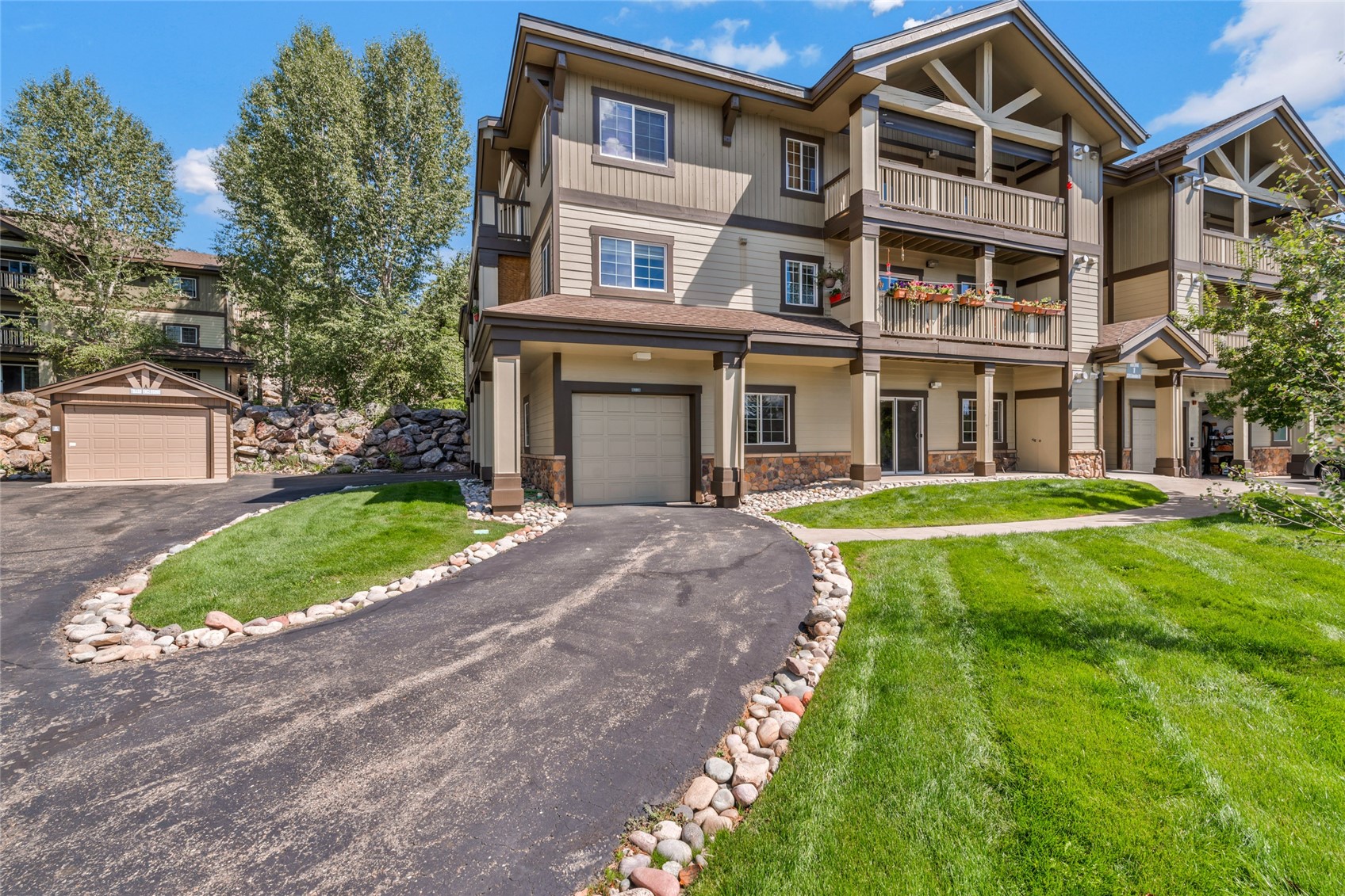 3370 Columbine DRIVE 101