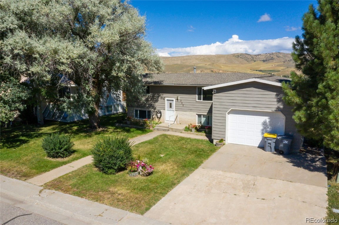 340 E View DRIVE
