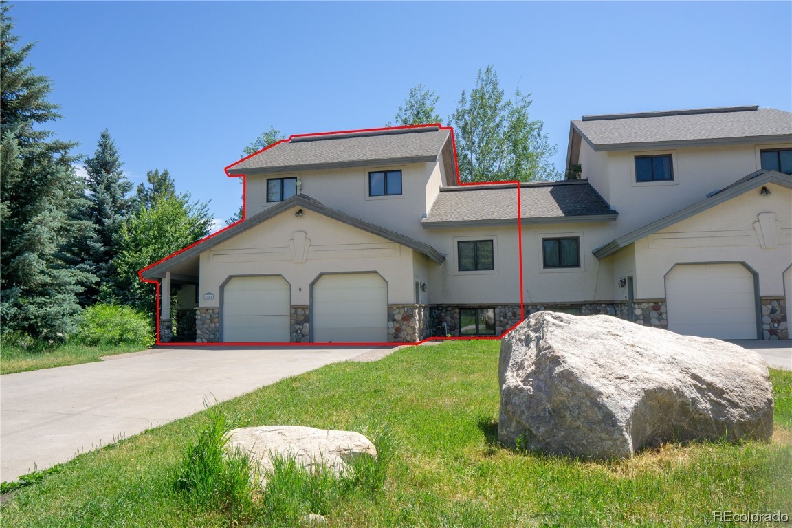 2000 Montview LANE