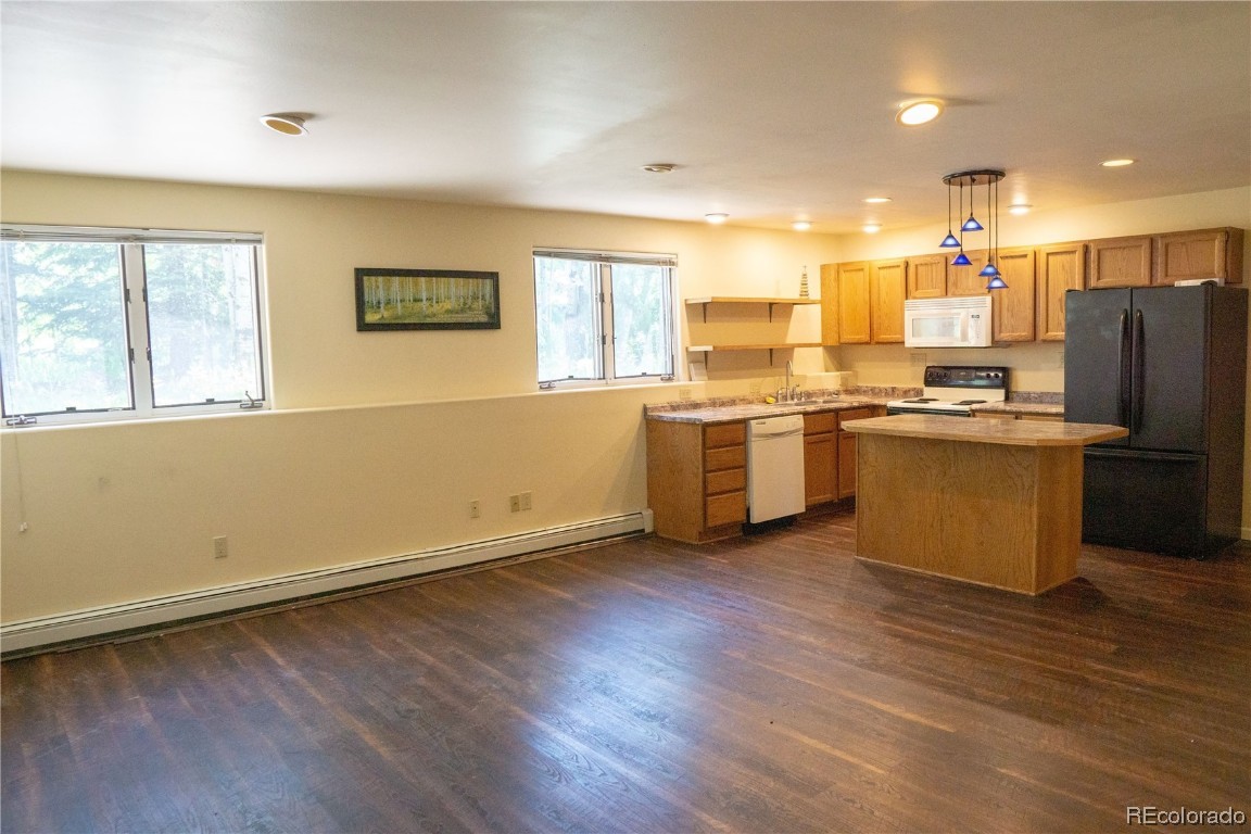 2000 Montview LANE