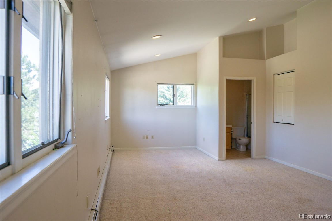 2000 Montview LANE