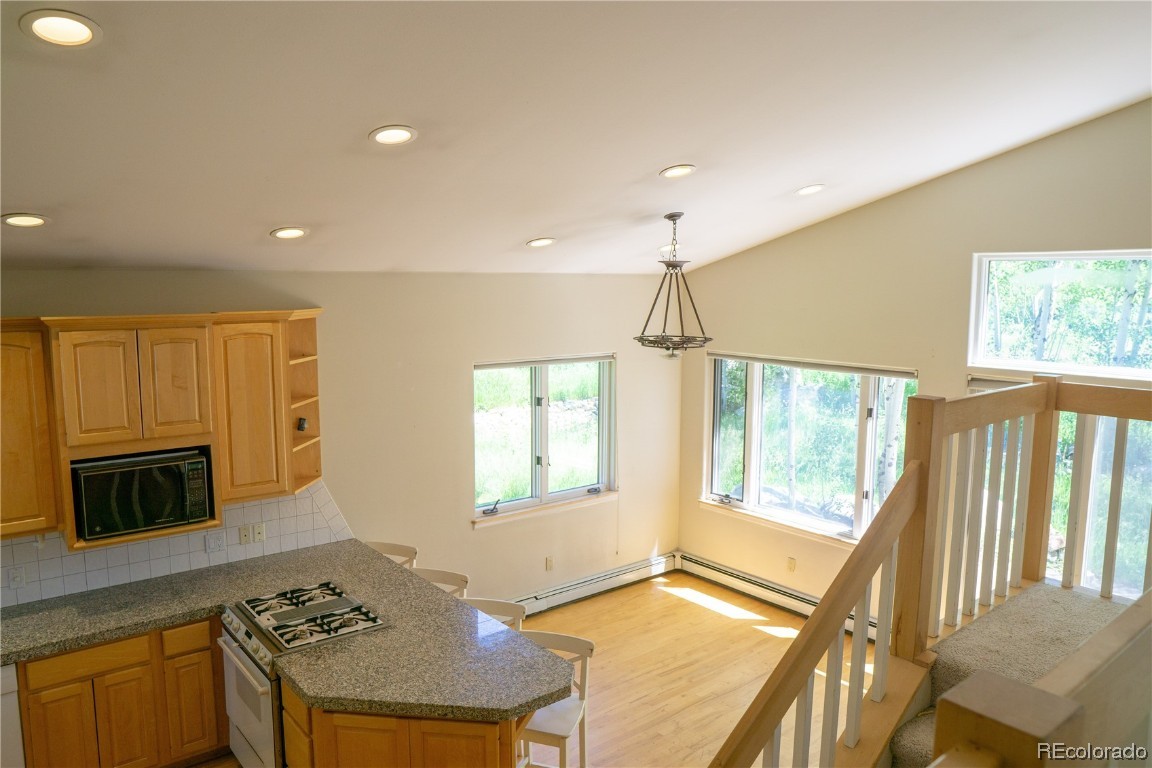 2000 Montview LANE