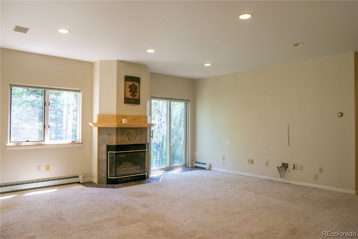 2000 Montview LANE