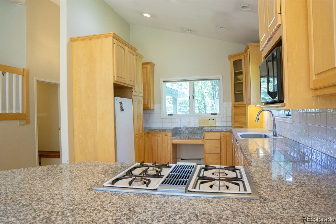 2000 Montview LANE