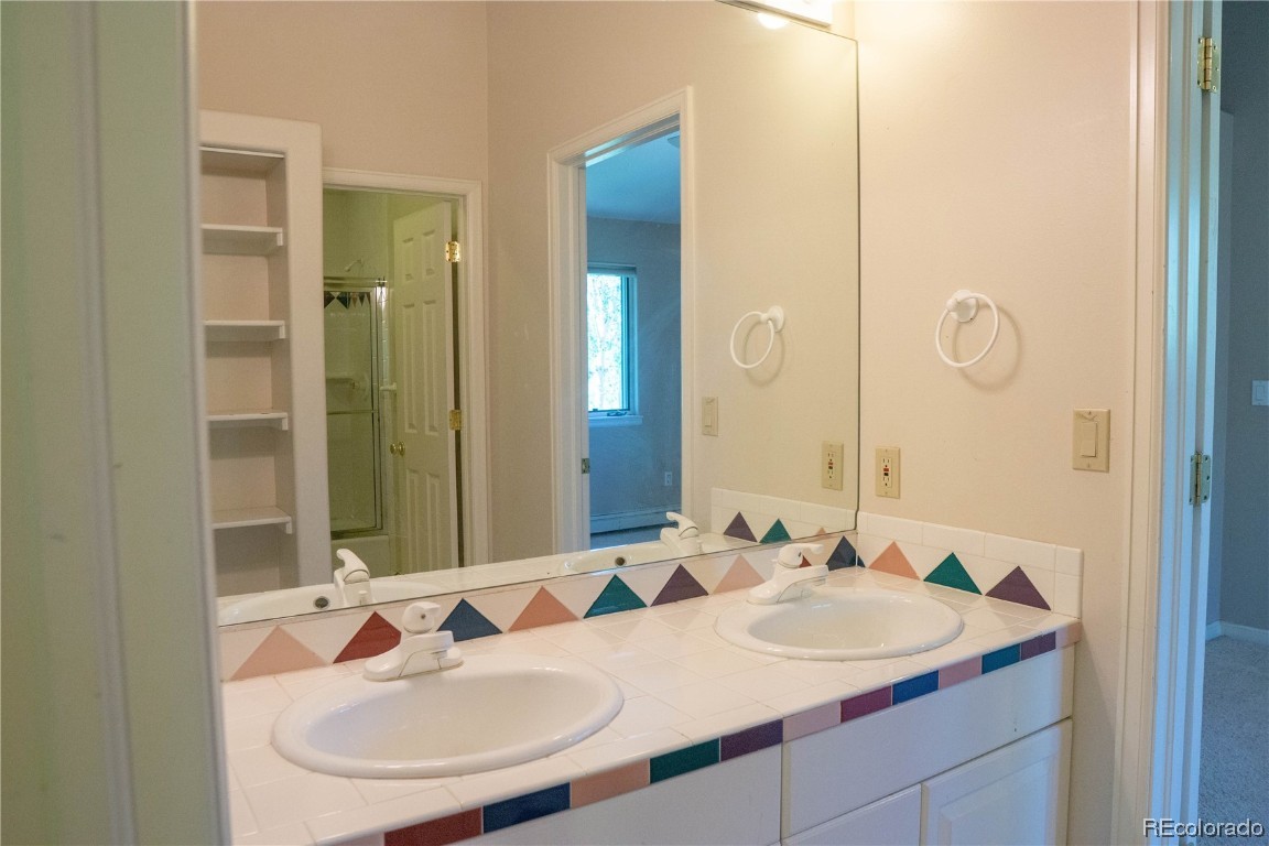 2000 Montview LANE
