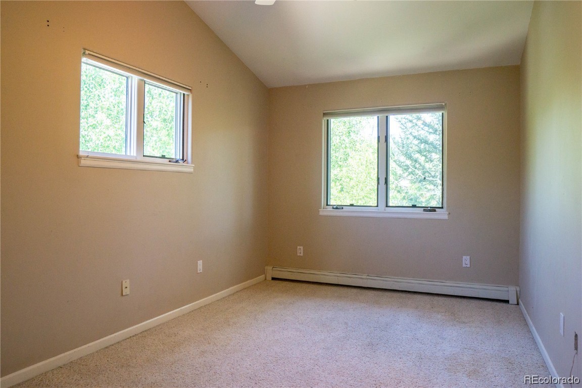 2000 Montview LANE