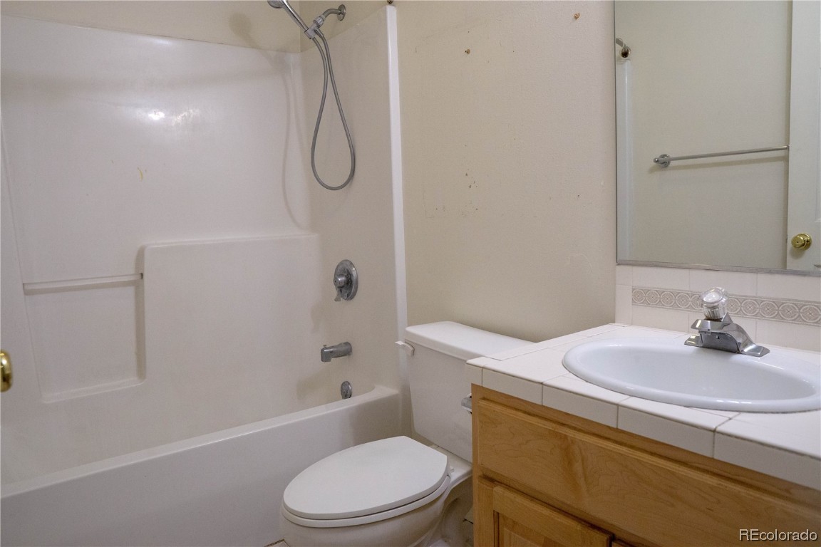 2000 Montview LANE