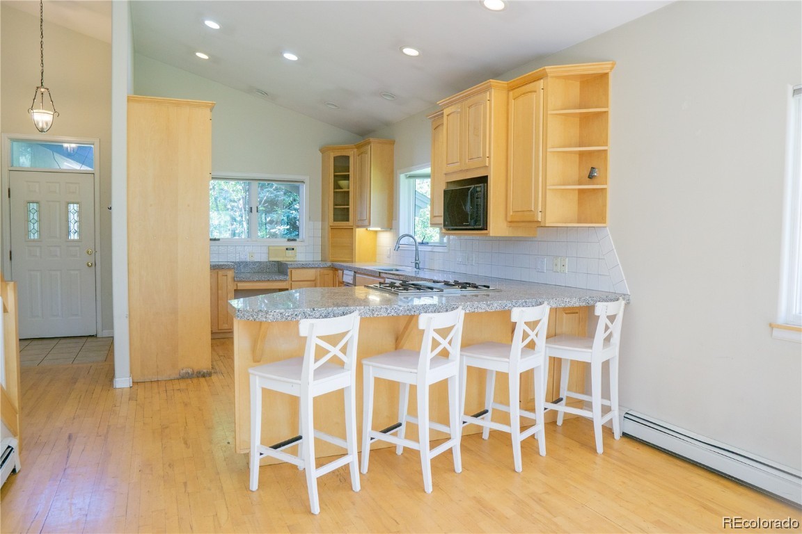 2000 Montview LANE