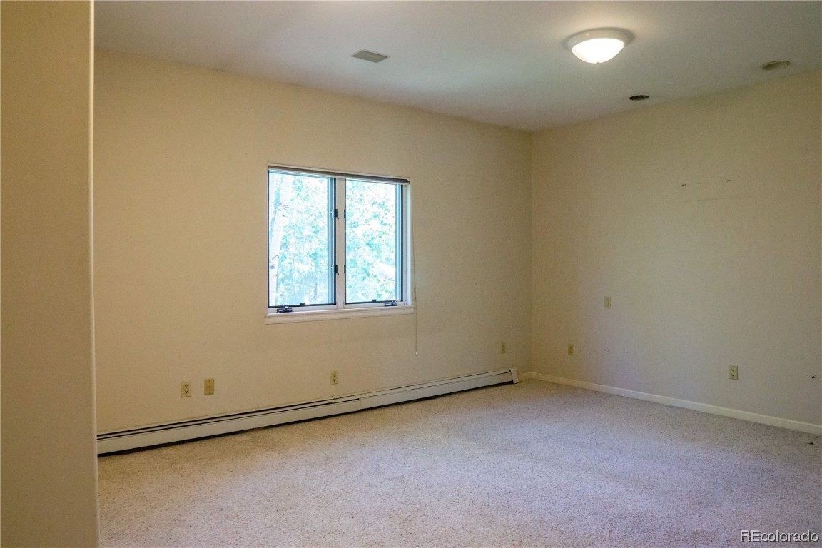 2000 Montview LANE