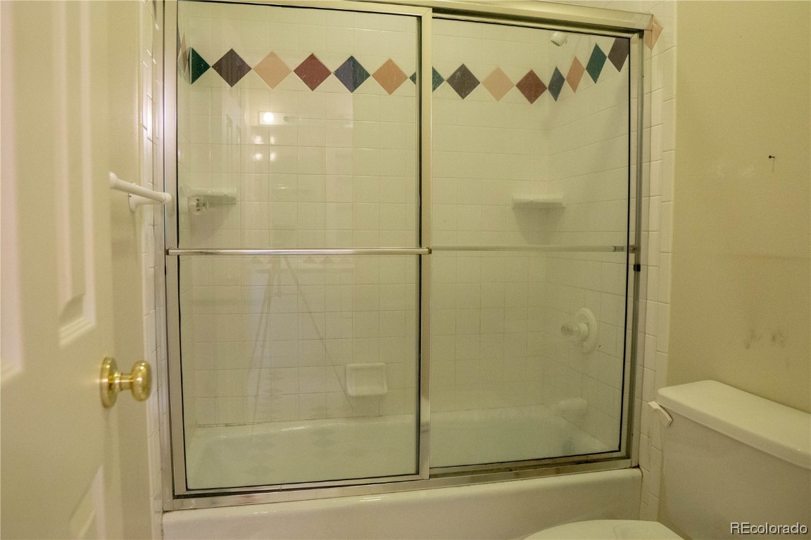 2000 Montview LANE