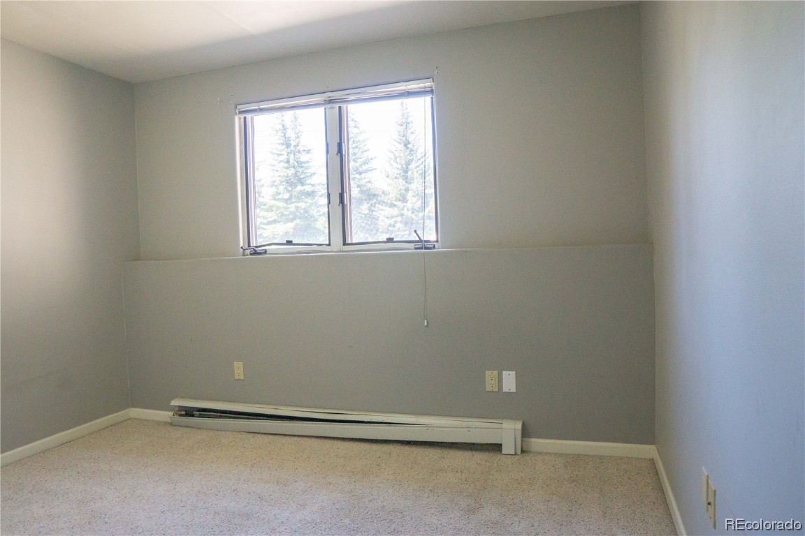 2000 Montview LANE