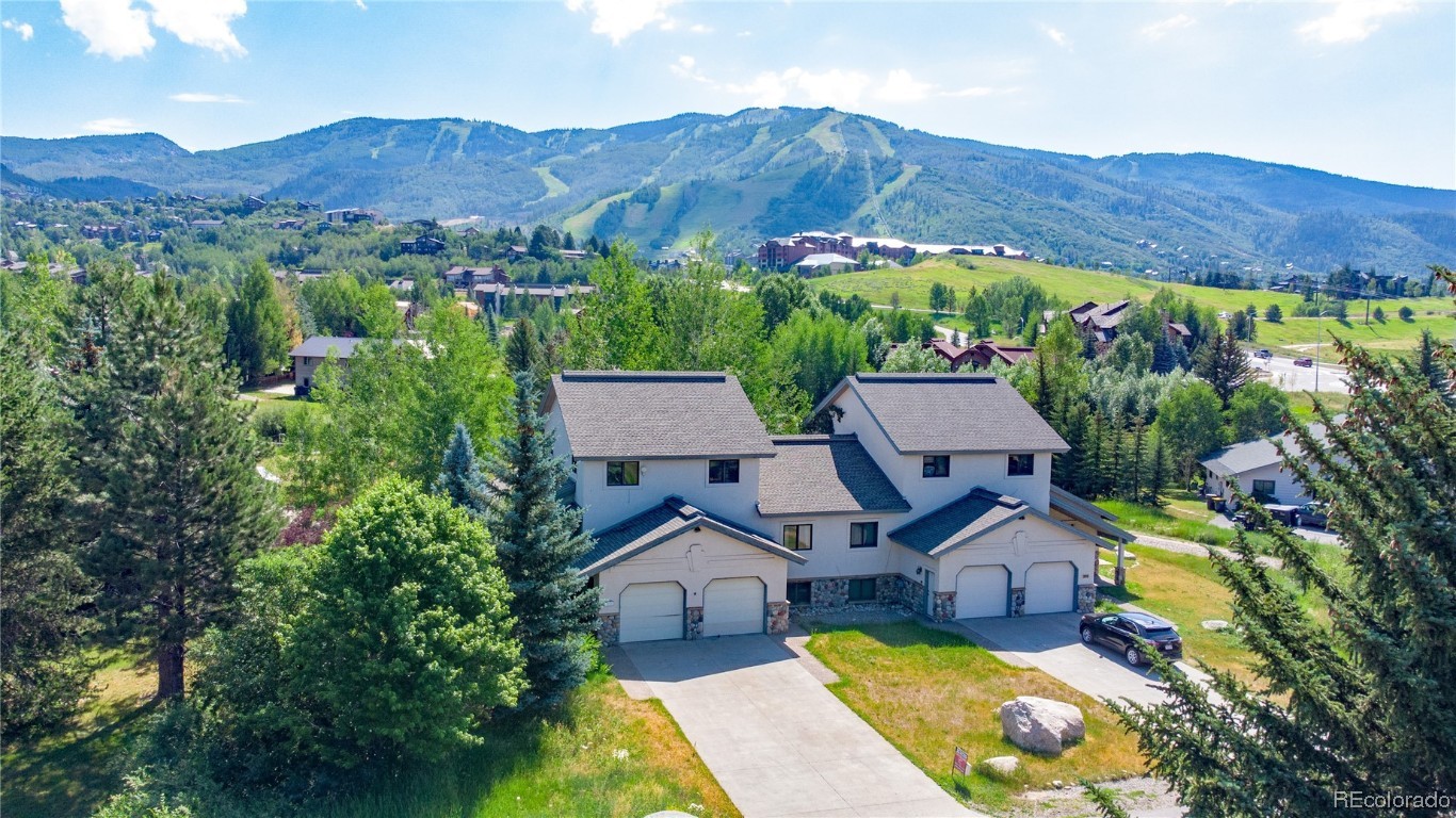 2000 Montview LANE