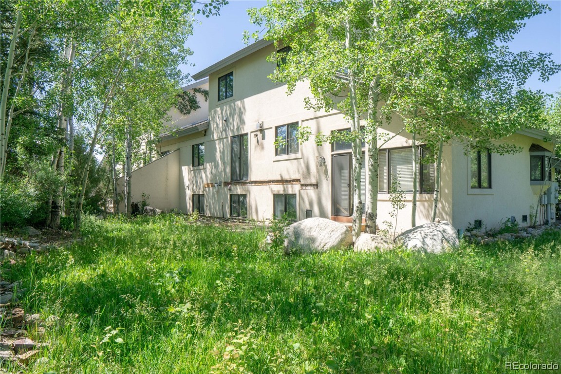 2000 Montview LANE