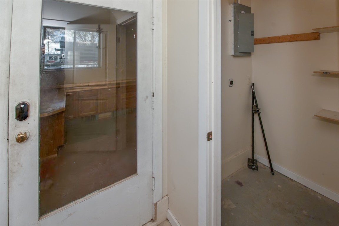 290 W Lincoln AVENUE 1