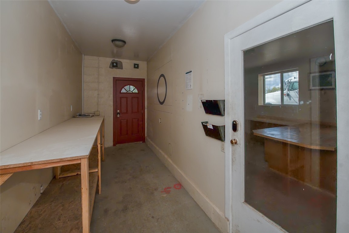 290 W Lincoln AVENUE 1