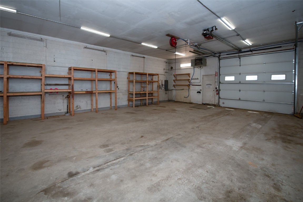 290 W Lincoln AVENUE 1