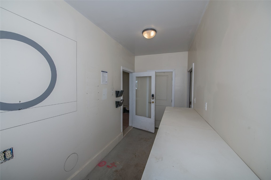 290 W Lincoln AVENUE 1