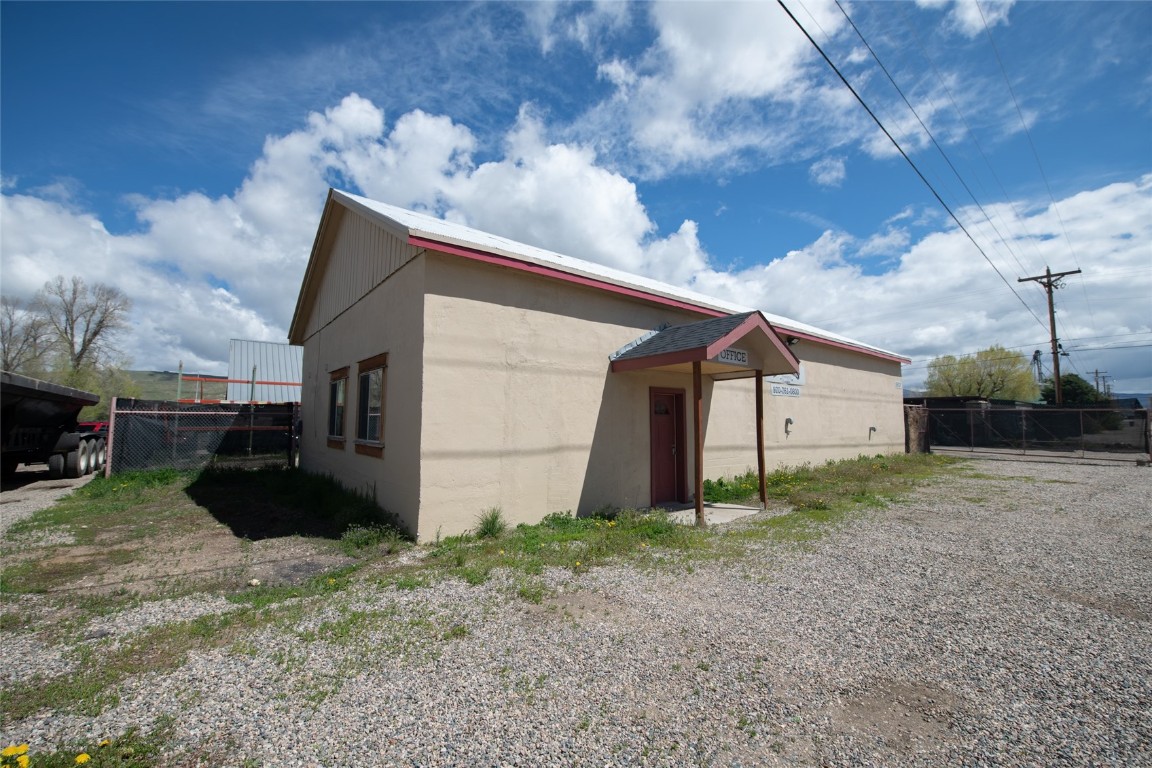 290 W Lincoln AVENUE 1